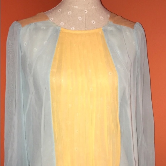 UMGEE usa Tops - UMGEE USA~Sheer Color-block Pleat Front Top Small